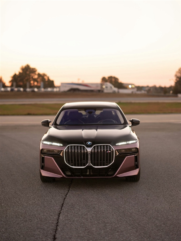 寶馬最貴電動轎車！全新BMW i7 M70上市：起售價263萬元