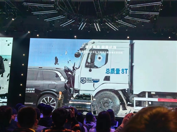 華為問界M9實測重型卡車前後夾擊：乘員艙極限抗壓保證生存空間