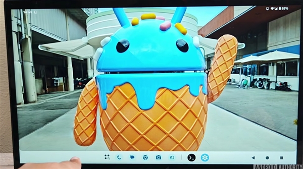 媲美Windows！Android 16全新桌面模式首測：手機一插秒變電腦