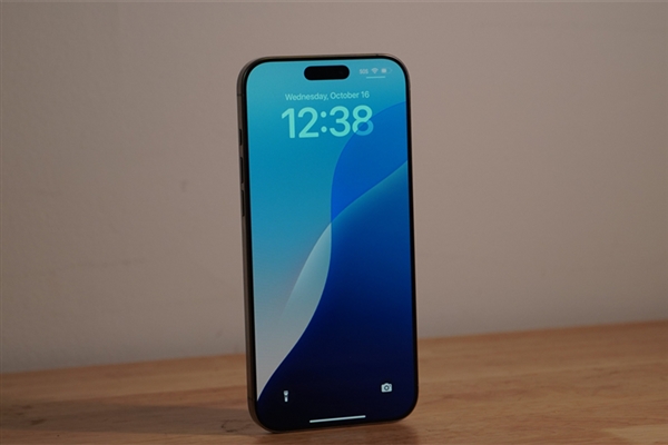 iPhone 18系列正面曝光：標準版藥丸屏 Pro版單挖孔