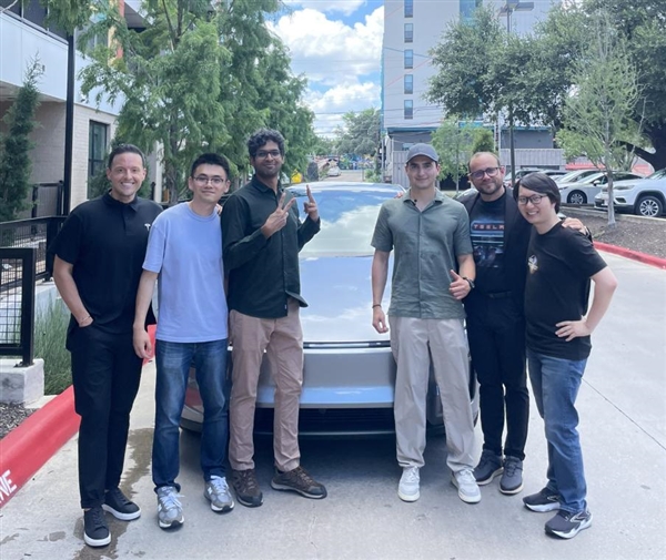 特斯拉「外賣式」交車：APP下單 全無人駕駛到家門