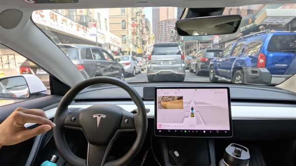 特斯拉「外賣式」交車：APP下單 全無人駕駛到家門