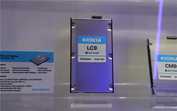 SSD硬碟機櫃衝向10PB容量 單盤1PB也不遠了