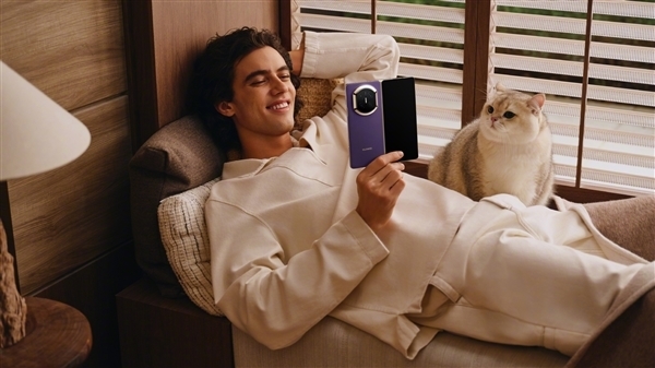 新一代電子茅臺來了！華為Mate X7正式開售：12999元起