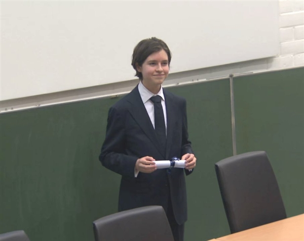 過目不忘 智商高達145!比利時15歲少年獲量子物理博士學位