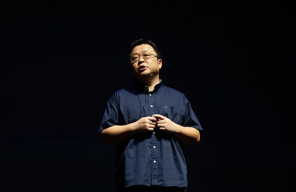 羅永浩發文再談AI手機:讓躺著賺錢的大廠睡不著覺