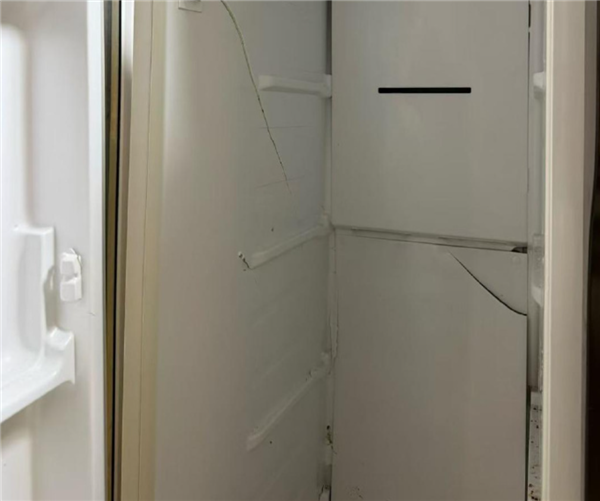 14歲男孩痴迷科學實驗：把乾冰放冰箱半夜引發爆炸